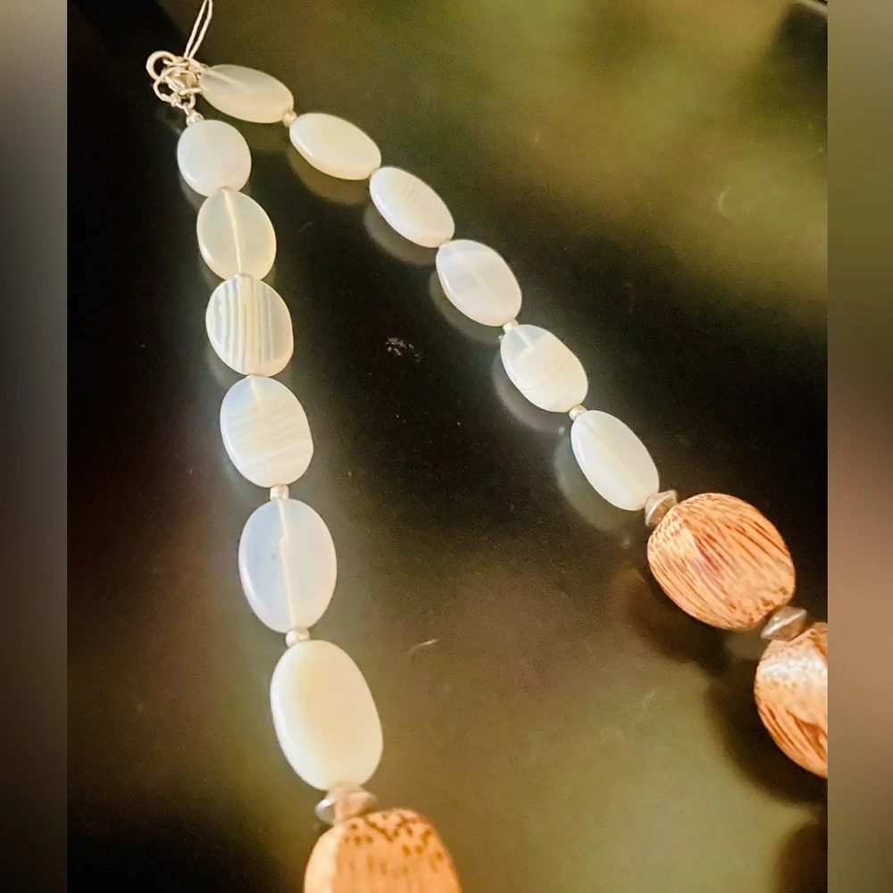 Peyote Bird Wood and White Bead Necklace, NWT. - Picture 6 of 13